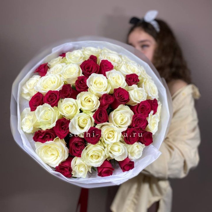 Микс из 55 роз в Сиде